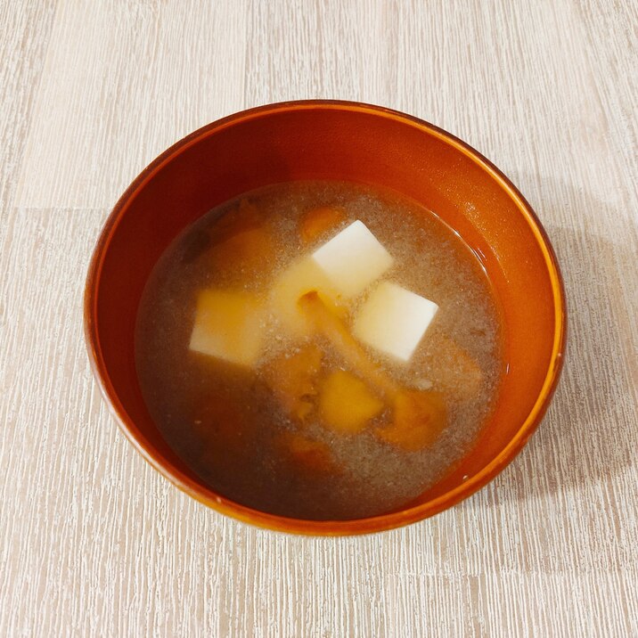 朝食の定番☆なめこと絹ごし豆腐のお味噌汁